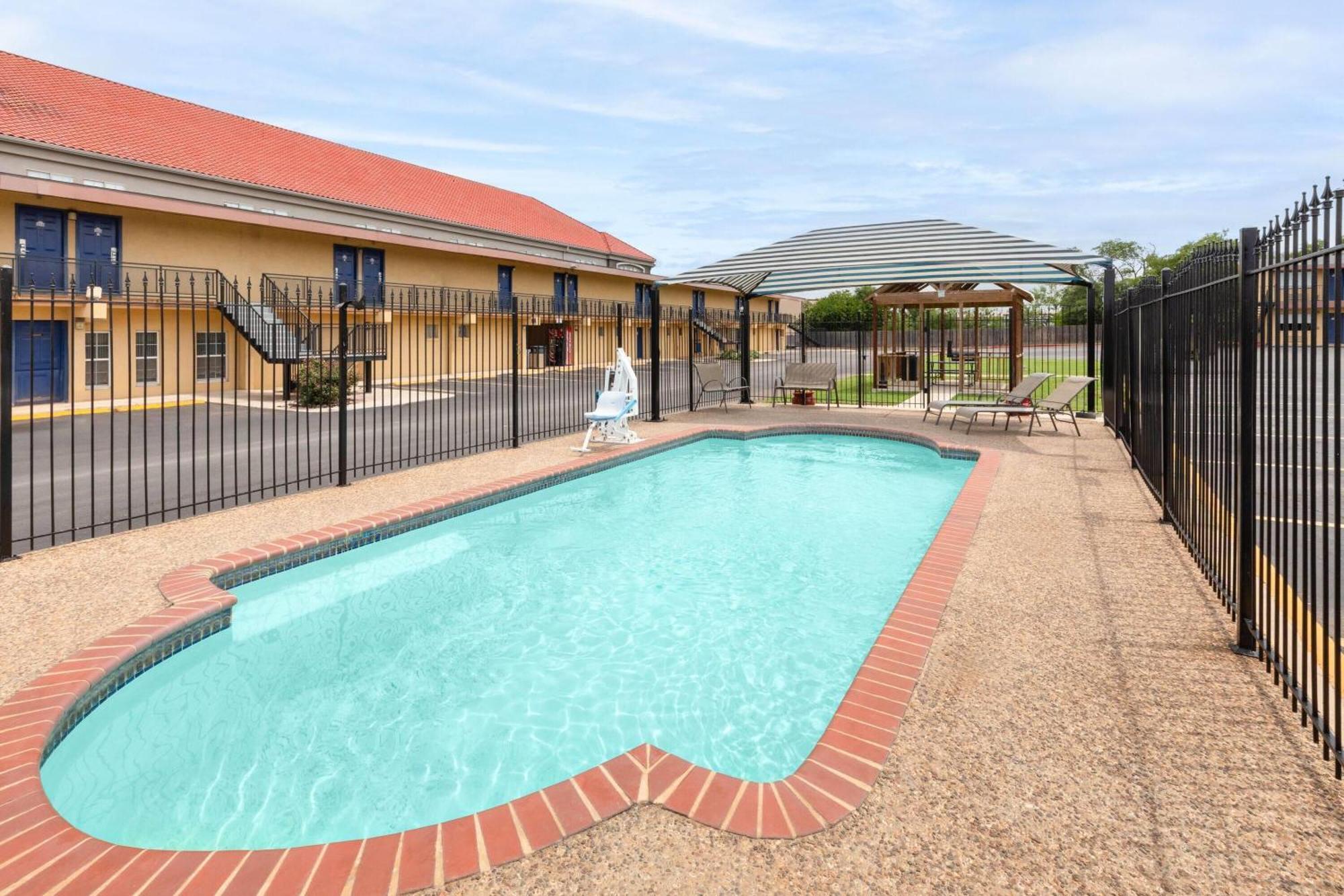 Travelodge By Wyndham Motel 2*