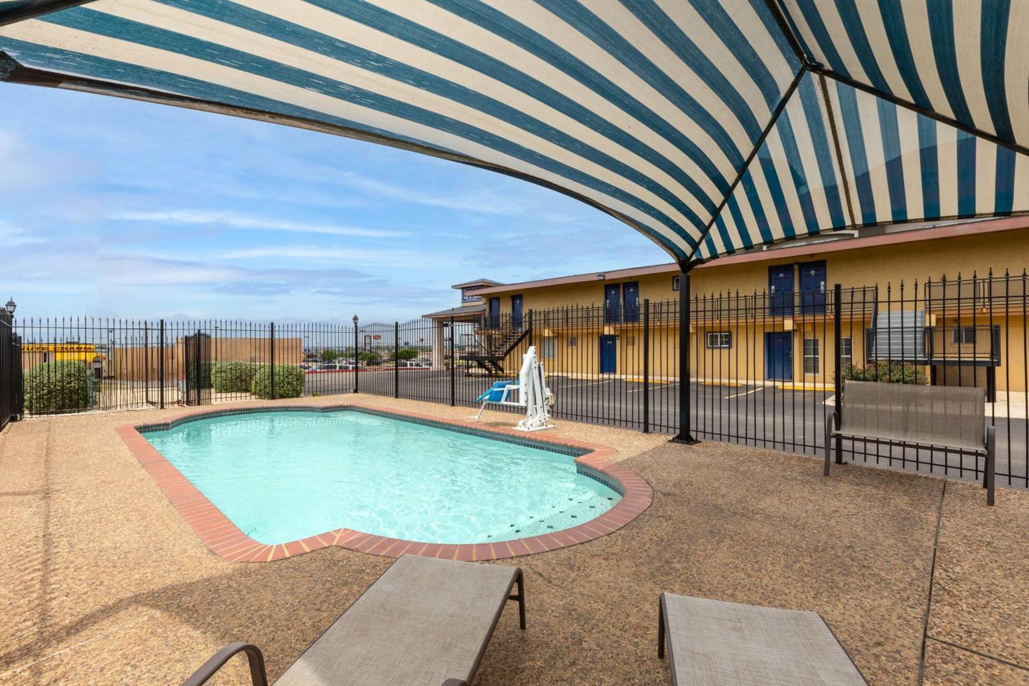 Travelodge By Wyndham Motel