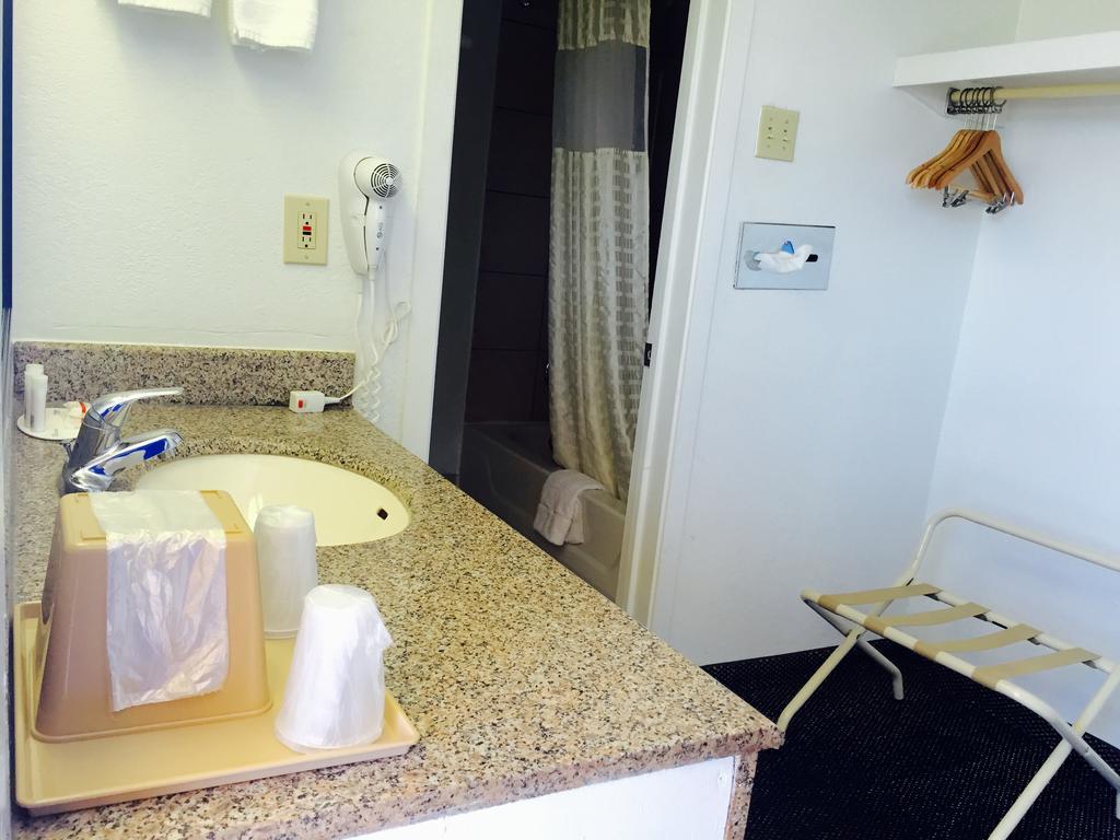 Travelodge By Wyndham Motel