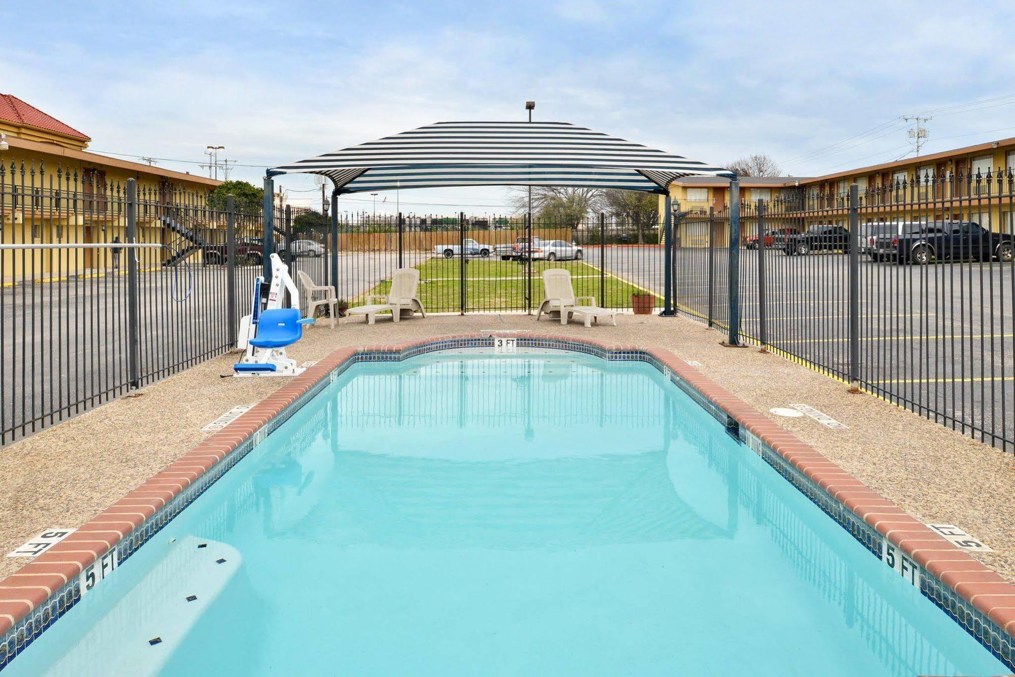 Travelodge By Wyndham New Braunfels